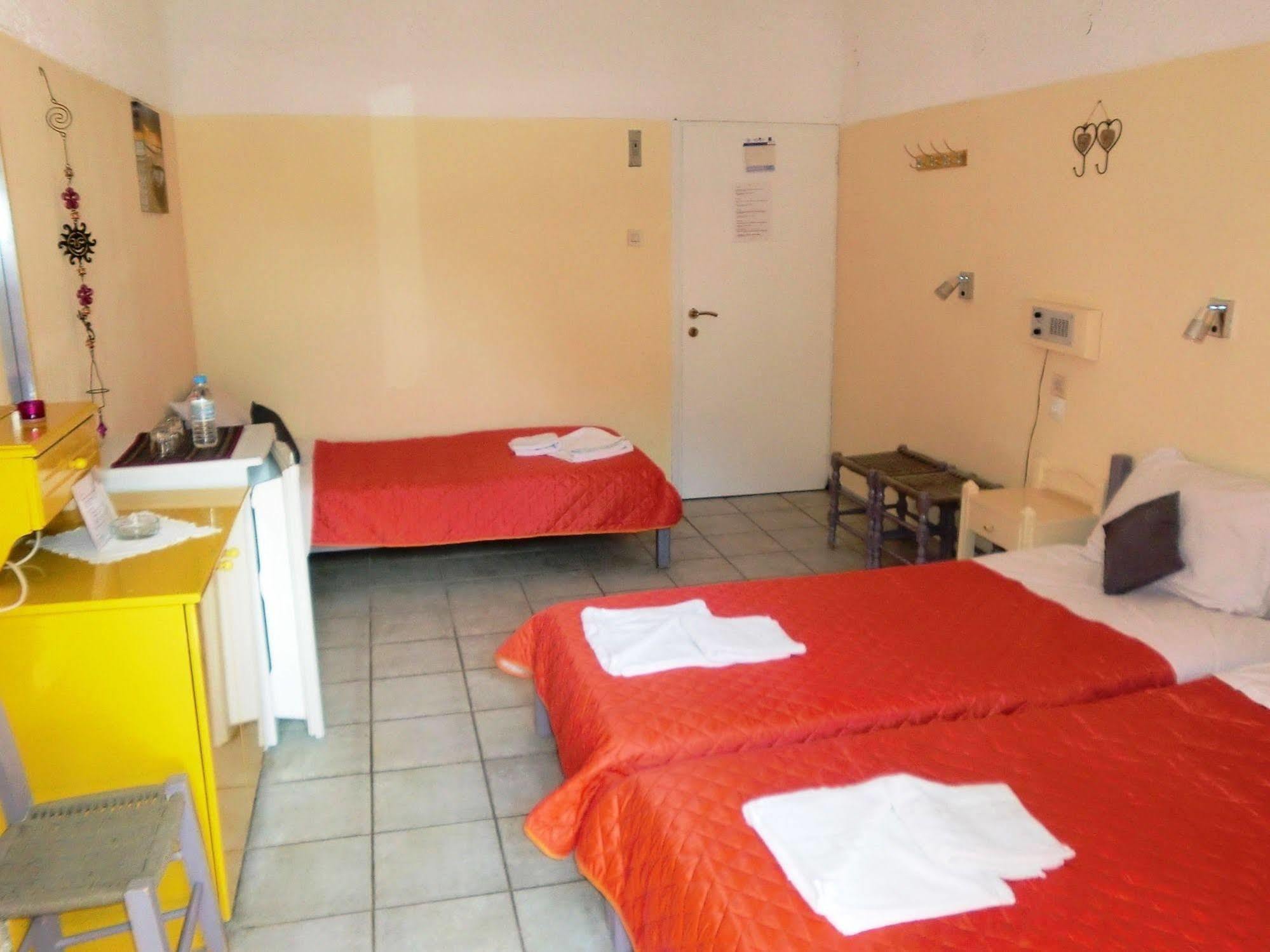Hotel Neos Matala Bagian luar foto