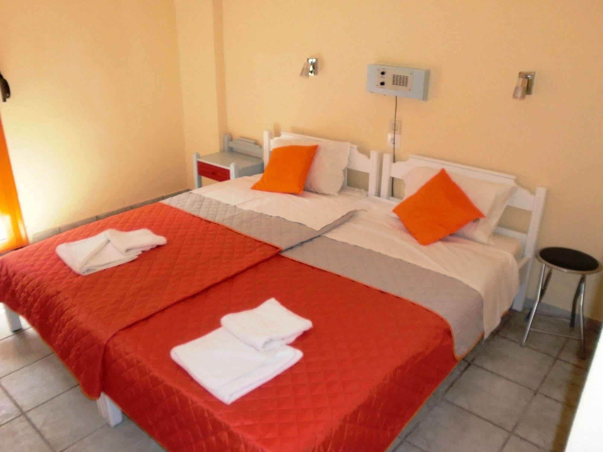 Hotel Neos Matala Bagian luar foto