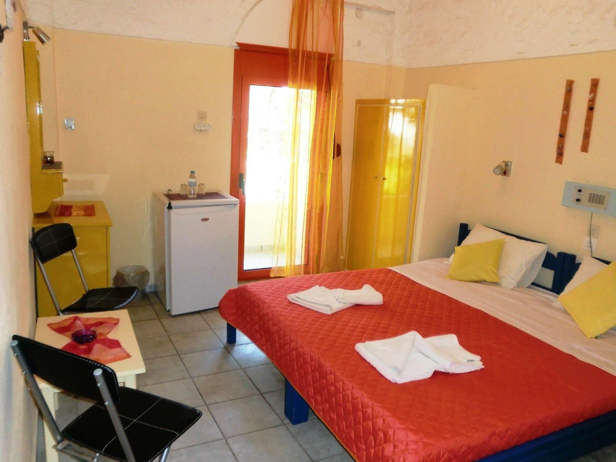Hotel Neos Matala Bagian luar foto