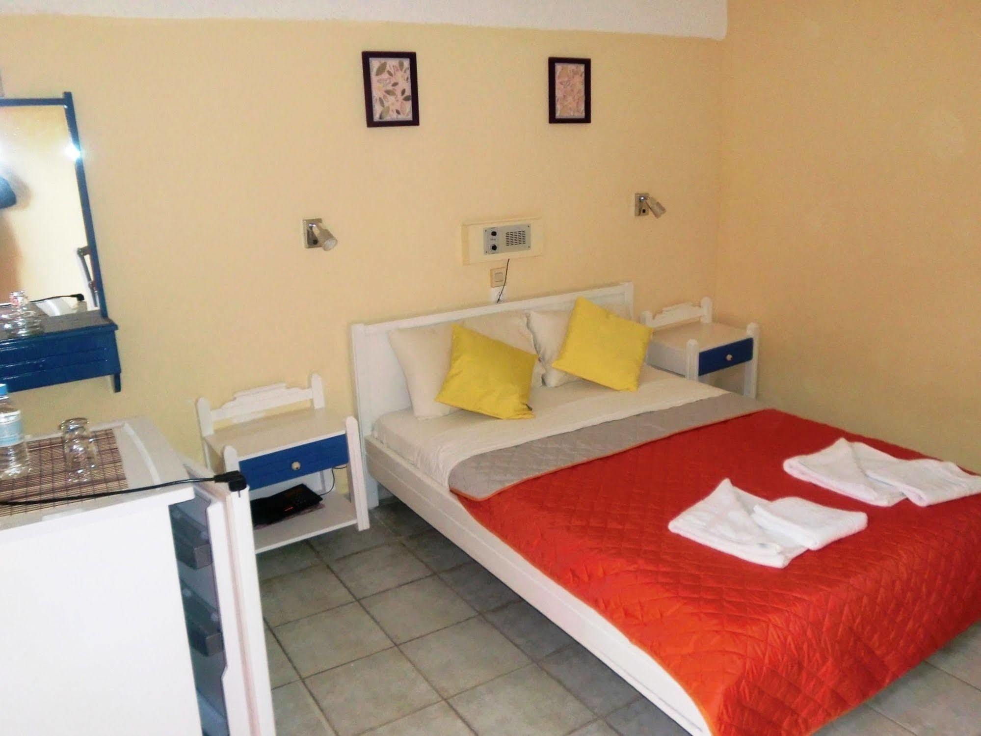 Hotel Neos Matala Bagian luar foto